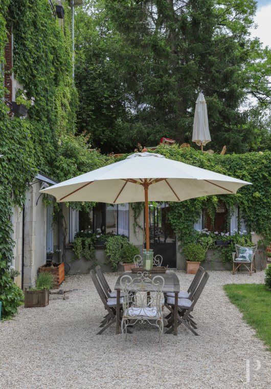 A 19th century manor house on the outskirts of a village in the Yonne, to the south of Auxerre - photo  n°2